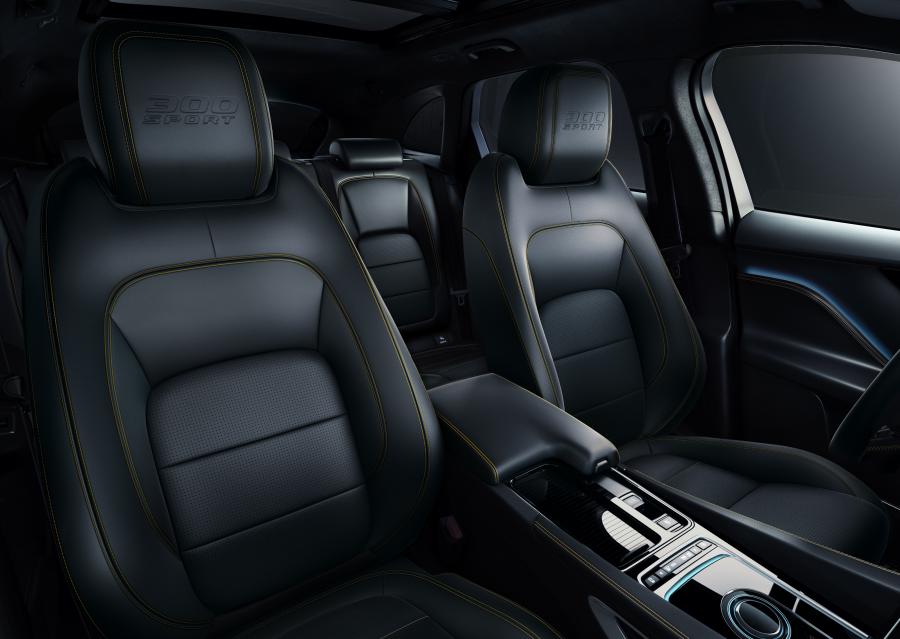 Интерьер Jaguar F-Pace 300 Sport 2019 года  (WW) (фото 7 из 7)